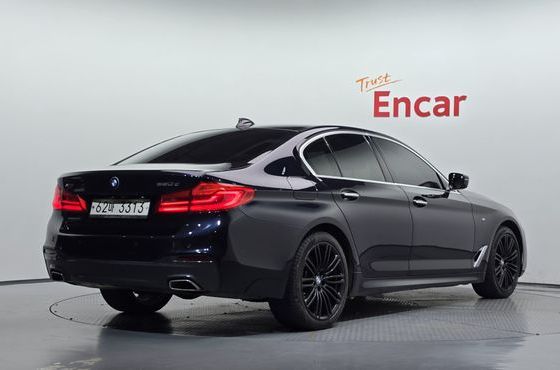 BMW 5-Series 520d xDrive M Sport Package Plus — пробег 179 018 км — фото 2 из 5