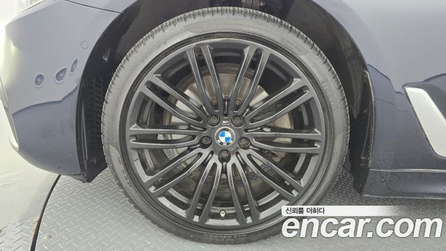 BMW 5-Series 520d xDrive M Sport Package Plus — пробег 179 018 км — фото 5 из 5