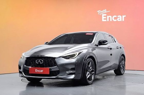 Infiniti Q30 2.0 Premium — пробег 100 301 км — фото 1 из 5