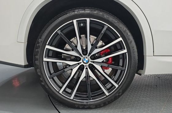 BMW X5 M50i — пробег 33 278 км — фото 5 из 5