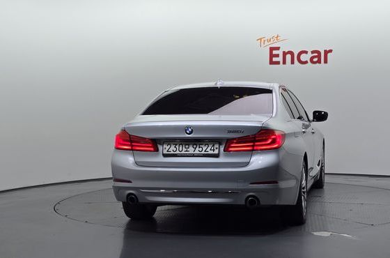 BMW 5-Series 520i Luxury — пробег 113 437 км — фото 4 из 5