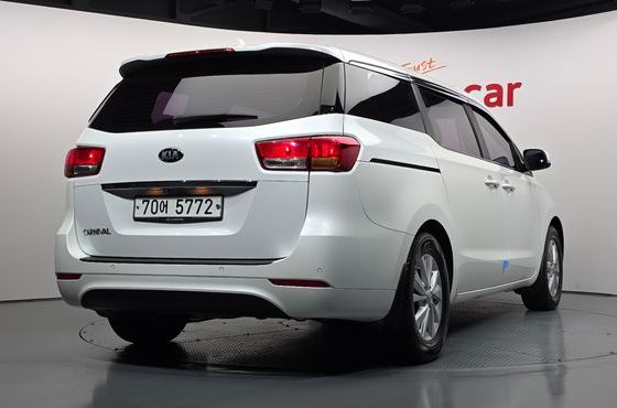 Kia Carnival 11-seater Deluxe — пробег 101 896 км — фото 2 из 5