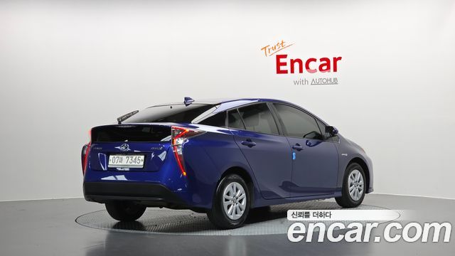 Toyota Prius 1.8 E — пробег 87 613 км — фото 2 из 5