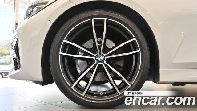 BMW 3-Series 320i M Sport — пробег 28 555 км — фото 5 из 5