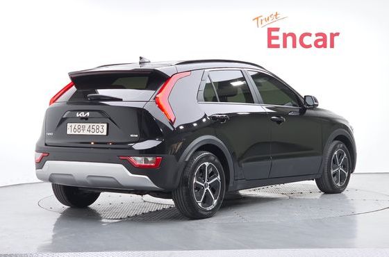 Kia Niro Prestige — пробег 29 977 км — фото 2 из 5