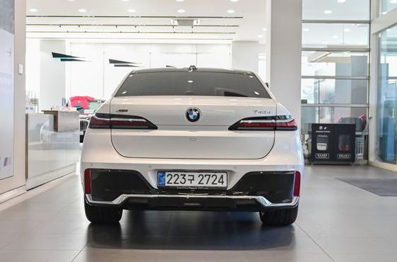 BMW 7-Series 740d xDrive M Sport — пробег 16 887 км — фото 3 из 5