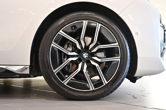 BMW 7-Series 740d xDrive M Sport — пробег 16 887 км — фото 5 из 5