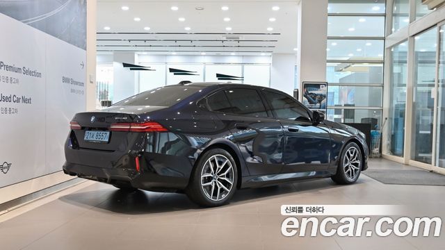 BMW i5 eDrive 40 M Sport — пробег 12 361 км — фото 2 из 3