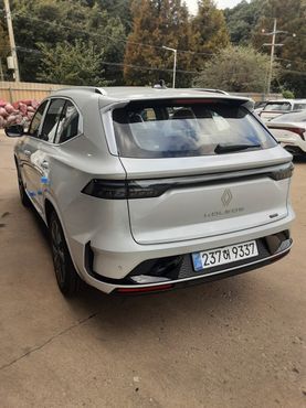 Renault (Samsung) Grand Koleos 1.5 E-TECH Iconic 2WD — пробег 7 км — фото 4 из 5