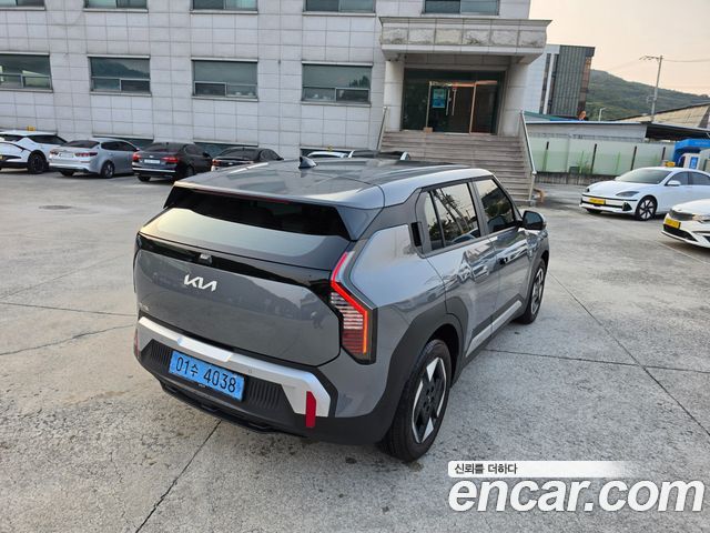Kia EV3 Standard 2WD Air — пробег 26 049 км — фото 2 из 5