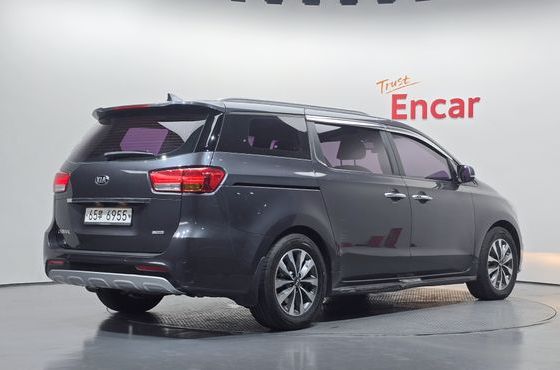 Kia Carnival 9-seater Luxury — пробег 167 742 км — фото 2 из 5