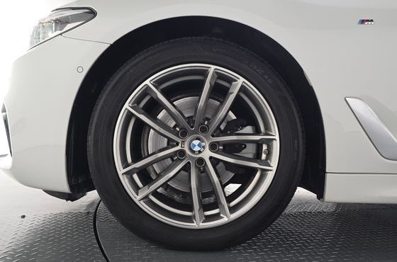 BMW 5-Series 520d xDrive M Sport Package Plus — пробег 117 316 км — фото 5 из 5