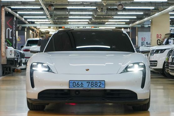 Porsche Taycan Base — пробег 29 900 км — фото 1 из 5