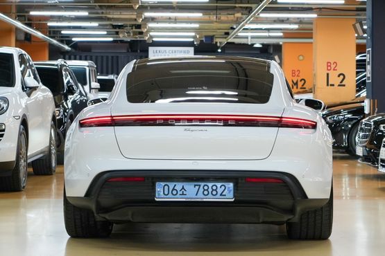Porsche Taycan Base — пробег 29 900 км — фото 4 из 5