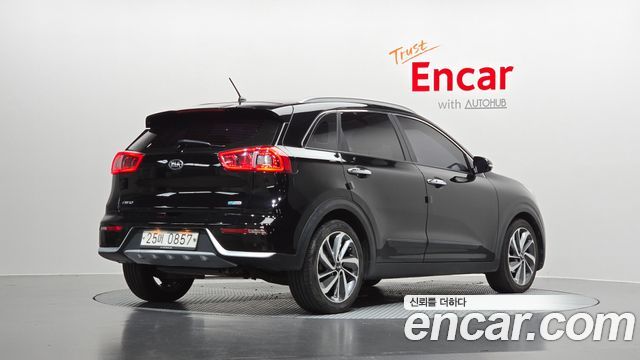 Kia Niro Prestige — пробег 161 530 км — фото 2 из 5