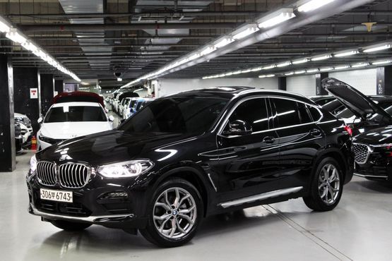 BMW X4 xDrive20i xLine — пробег 75 300 км — фото 3 из 5