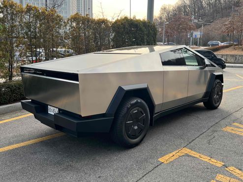 Tesla Cybertruck AWD — пробег 19 880 км — фото 2 из 5