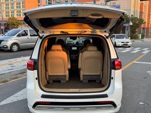 Kia Carnival Gasoline 9-seater Hi-Limousine Noblesse — пробег 44 000 км — фото 5 из 5