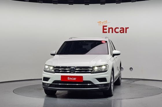 Volkswagen Tiguan 2.0 TDI Premium — пробег 101 123 км — фото 3 из 5