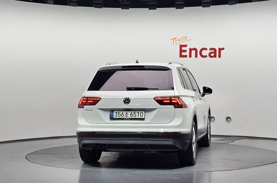 Volkswagen Tiguan 2.0 TDI Premium — пробег 101 123 км — фото 4 из 5