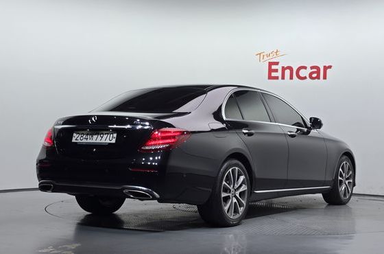 Mercedes-Benz E-Class E300 4MATIC Avnatgarde — пробег 69 995 км — фото 2 из 5