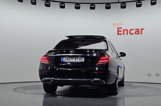 Mercedes-Benz E-Class E300 4MATIC Avnatgarde — пробег 116 890 км — фото 4 из 5