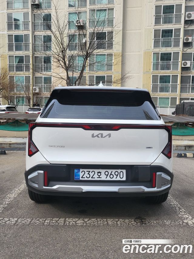 Kia Seltos HEV 1.6 2WD Signature — пробег 7 892 км — фото 2 из 5