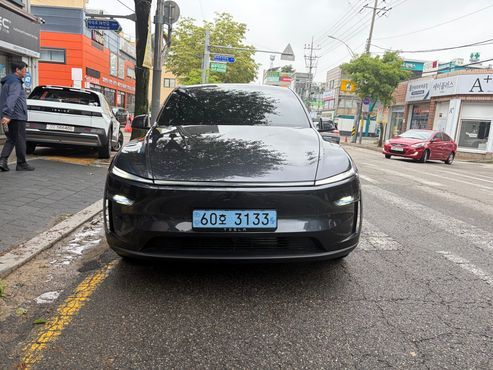 Tesla Model Y Premium RWD — пробег 1 324 км — фото 1 из 5