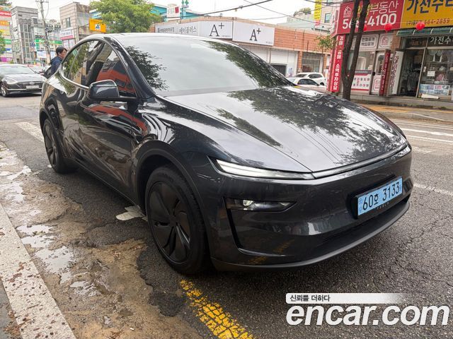 Tesla Model Y Premium RWD — пробег 1 324 км — фото 3 из 5