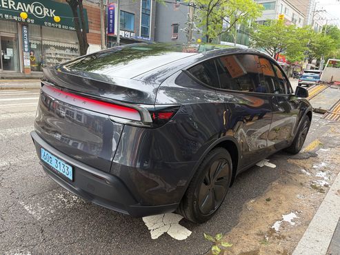 Tesla Model Y Premium RWD — пробег 1 324 км — фото 5 из 5