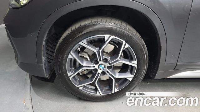 BMW X1 xDrive 20i xLine — пробег 28 060 км — фото 5 из 5