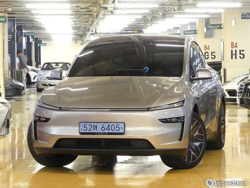 Tesla Model Y L Long Range AWD — пробег 60 км — фото 1 из 5