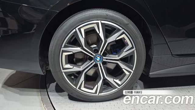 BMW i4 eDrive40 M Sports Pro — пробег 46 515 км — фото 5 из 5