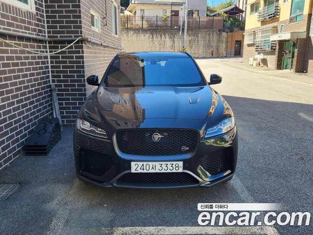 Jaguar F-PACE 5.0 SVR — пробег 40 000 км — фото 1 из 5