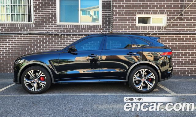 Jaguar F-PACE 5.0 SVR — пробег 40 000 км — фото 2 из 5