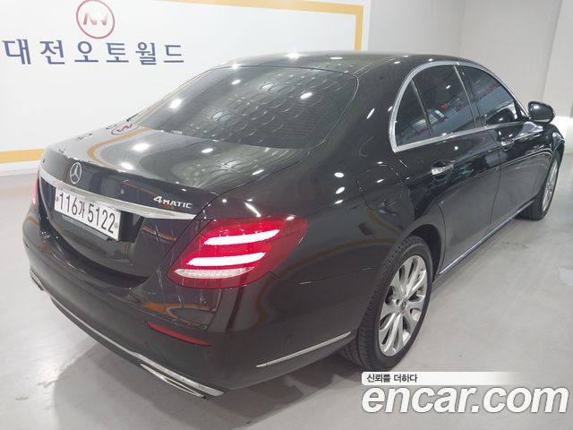 Mercedes-Benz E-Class E300 4MATIC Exclusive — пробег 146 000 км — фото 3 из 5