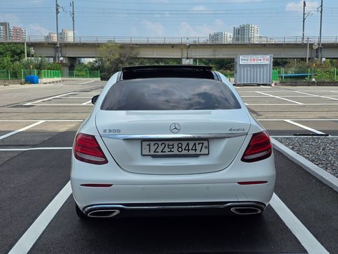 Mercedes-Benz E-Class E300 4MATIC Avnatgarde — пробег 140 880 км — фото 3 из 5
