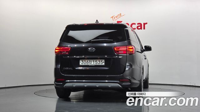 Kia Carnival 9-Seater Noblesse Special — пробег 16 062 км — фото 4 из 5