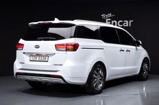 Kia Carnival 7-seater Limousine VIP — пробег 145 179 км — фото 2 из 5
