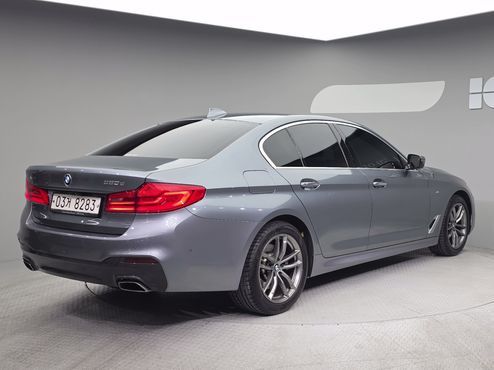 BMW 5-Series 520d xDrive M Sport Package Plus — пробег 105 837 км — фото 2 из 5