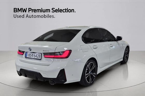 BMW 3-Series 320i M Sport — пробег 2 439 км — фото 2 из 5