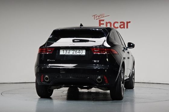Jaguar E-PACE R250 R-Dynamic SE — пробег 76 971 км — фото 4 из 5