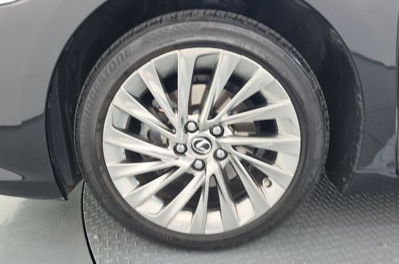 Lexus ES Luxury Plus — пробег 40 271 км — фото 5 из 5