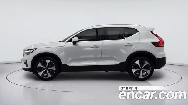 Volvo XC40 B4 Ultra Bright — пробег 8 163 км — фото 3 из 5