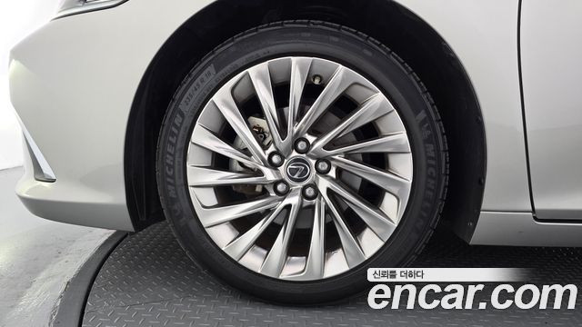 Lexus ES Executive — пробег 55 385 км — фото 5 из 5