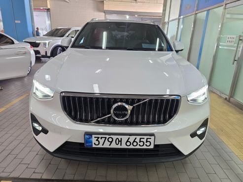 Volvo XC40 B4 Ultra Bright — пробег 8 515 км — фото 2 из 5