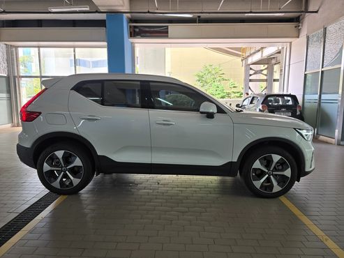 Volvo XC40 B4 Ultra Bright — пробег 8 515 км — фото 4 из 5