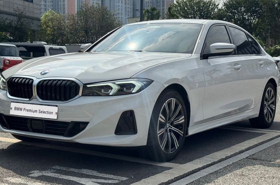 BMW 3-Series 320i — пробег 7 130 км — фото 1 из 5