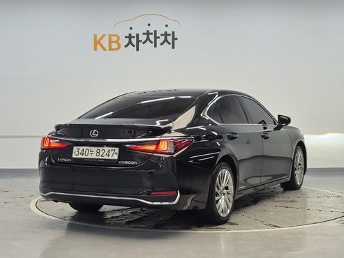Lexus ES Luxury Plus — пробег 87 000 км — фото 3 из 5