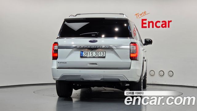 Ford Expedition Platinum 4WD 7Seater — пробег 64 923 км — фото 4 из 5